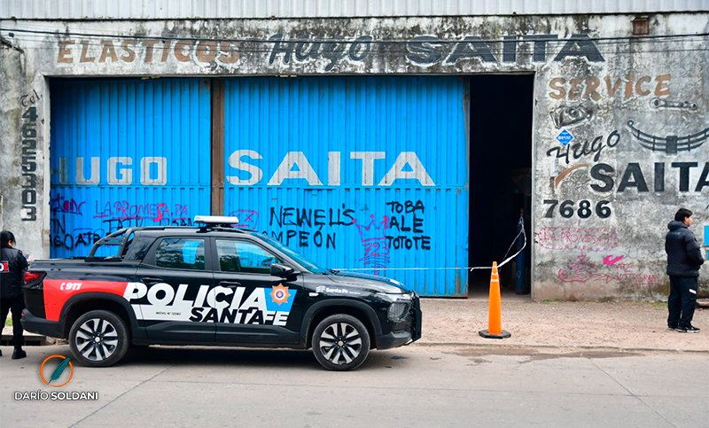 Accidente laboral fatal: un trabajador falleció y otro resultó herido cuando arreglaban un colectivo que les cayó encima
