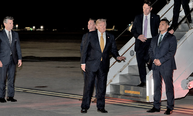 Trump reconoce que cambió secretamente de avión por una amenaza en Turquía