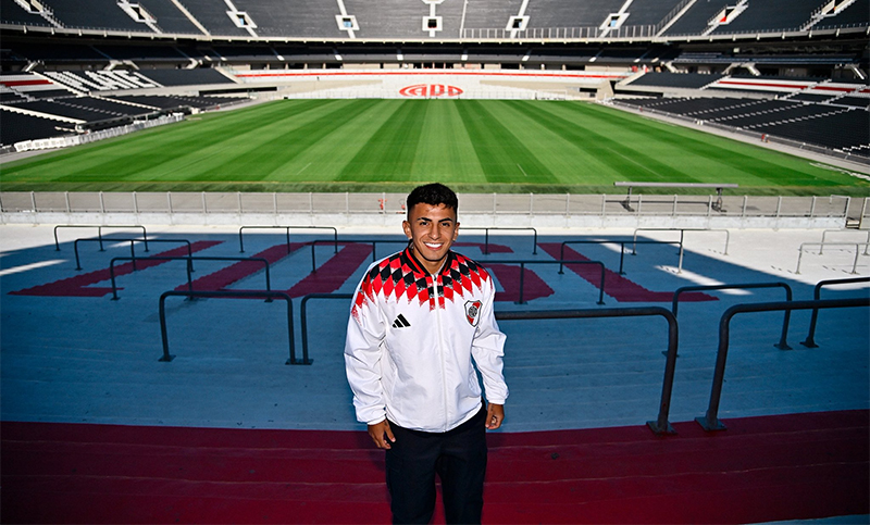 Thiago Almada fue presentado como nuevo jugador de River