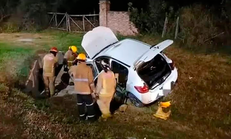Detuvieron al esposo de la mujer que murió al incendiarse un auto: dijo que explotó el celular