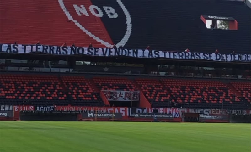 El Gobierno de Santa Fe justificó el secuestro de una bandera contra la modificación de la Ley de Tierras: “No tenía nada que ver”