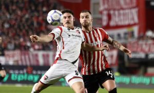 Newell’s y Estudiantes empataron en un intenso partido en La Plata