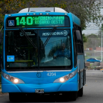 «Tomátela que sos boleta»: le tiraron un piedrazo con un mensaje a un colectivo de la línea 140