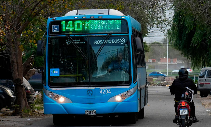 «Tomátela que sos boleta»: le tiraron un piedrazo con un mensaje a un colectivo de la línea 140