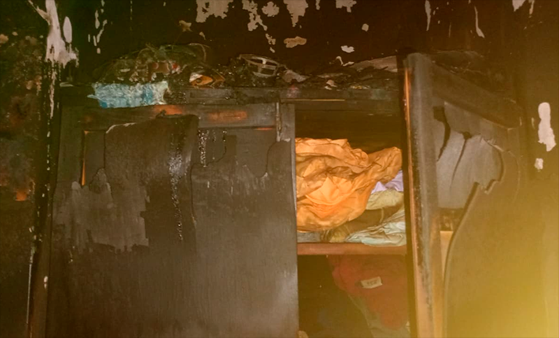 Tras un incendio, un hombre de 56 años necesita ayuda para reconstruir su casa