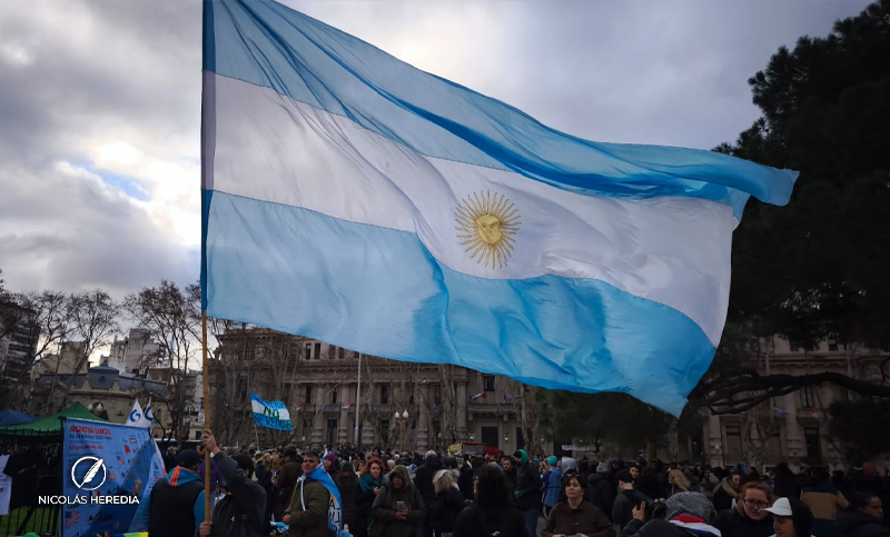 “La patria no se vende”: Rosario marchó contra la Ley de Inviolabilidad de la Propiedad Privada