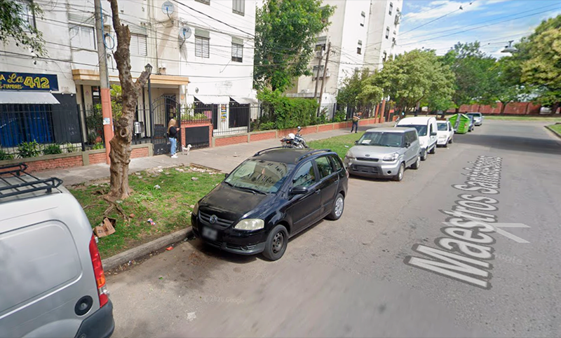 La dio una trompada y le tiró una silla a su hija: ella se defendió con un cuchillo de cocina y terminó detenida