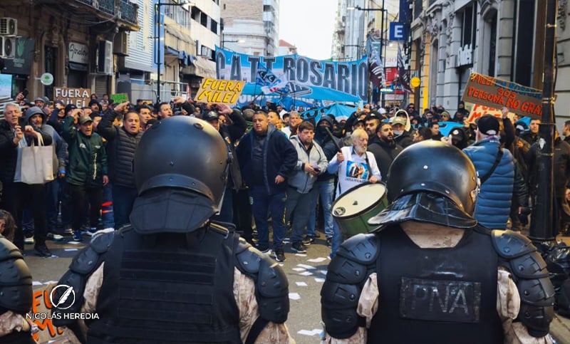 Milei fue repudiado en su visita a Rosario
