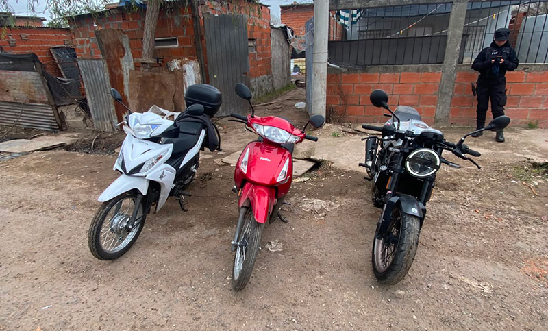 Fueron a buscar una moto robada que el dueño localizó con el GPS y secuestraron 3 kilos de marihuana