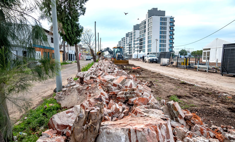 Derriban el muro del ex Batallón 121 para integrar la Villa Olímpica con barrio Las Heras