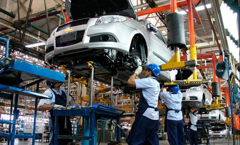 La producción automotriz volvió a caer en julio y acumula un retroceso de 18% en el año