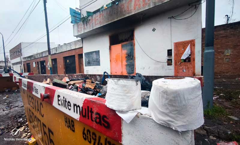 Signo de la crisis: un supermercado se incendió y los vecinos quisieron llevarse mercadería