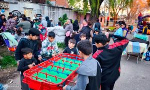 Juguetes, diversión y un plato de comida para los chicos de Tablada