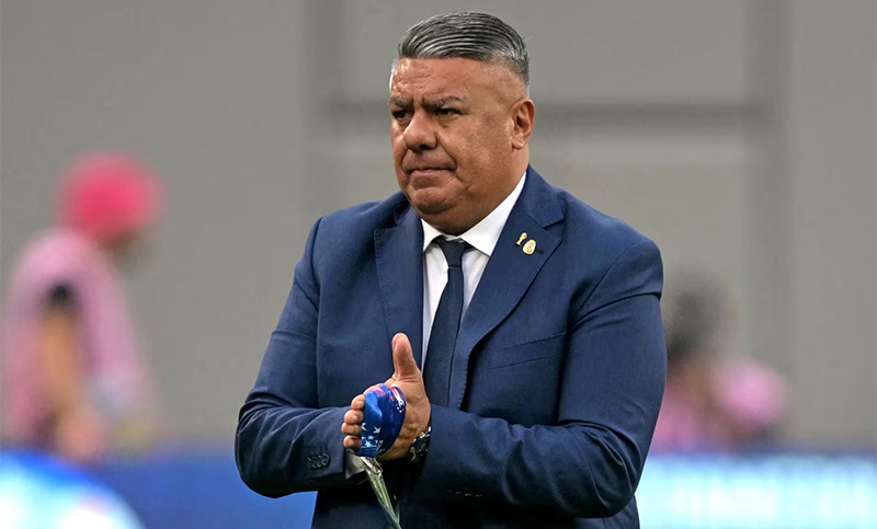 Chiqui Tapia reveló detalles de la bandera de Malvinas: “Eran pibes de Fuerte Apache”