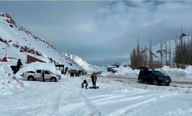 Temporal en Mendoza: evacuaron a más de 200 turistas por viento blanco