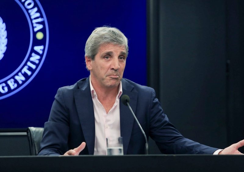 Caputo reafirmó el rumbo económico y descartó medidas para aumentar el gasto público