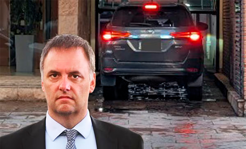 Manuel Adorni mantiene la custodia, se mueve en auto oficial y prepara la justificación de su patrimonio