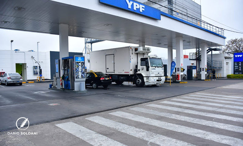 YPF se suma a los aumentos del resto de las petroleras e incrementa 1% los combustibles desde este sábado