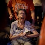 Desalojan en España a una mujer de 87 años con discapacidad que no podía pagar su alquiler