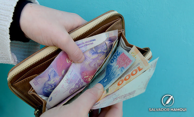 El salario mínimo cayó más del 40% desde que asumió Milei: está en un nivel “similar” al registrado tras la crisis de 2001