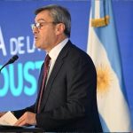 El Gobierno y la UIA mantuvieron una reunión clave por la caída industrial, las tarifas y el contrabando: pymes en alerta y margen fiscal acotado