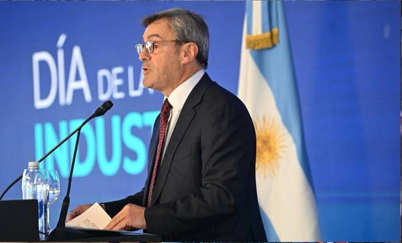 El Gobierno y la UIA mantuvieron una reunión clave por la caída industrial, las tarifas y el contrabando: pymes en alerta y margen fiscal acotado
