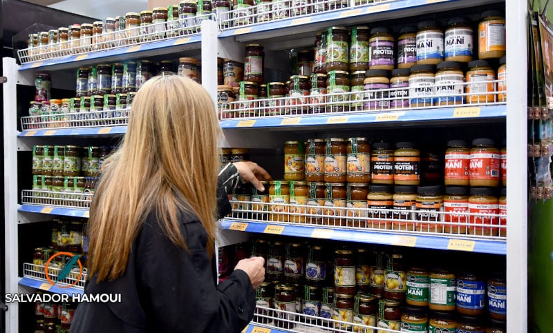 Las ventas en supermercados cayeron 2,1% interanual en julio y el empleo en el sector se redujo un 4,6%
