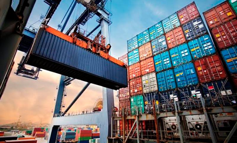 Superávit comercial pero con estancamiento de la economía: cayeron las importaciones productivas en agosto
