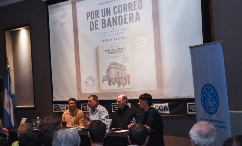 Walter Palombi presentó su libro «Por un correo de bandera»