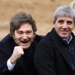 Flojo de argumentos: Caputo compartió imágenes de una cuadra de Buenos Aires para negar la crisis económica