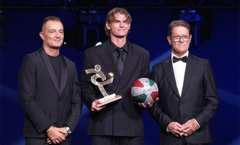 Nico Paz fue premiado como el mejor jugador joven de Italia