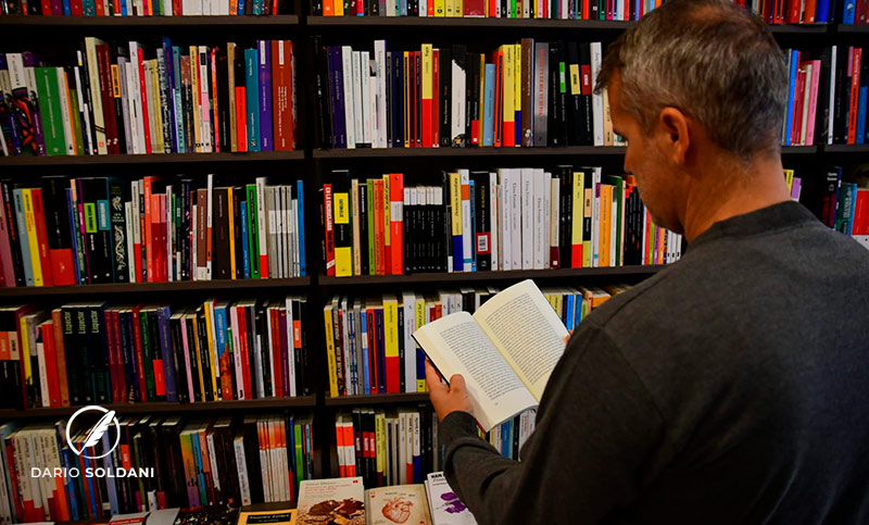 Librerías reclaman la emergencia en el sector ante una caída de 42% en facturación y de 25% en ventas respecto a 2023