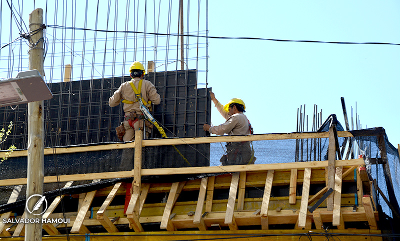 Fuerte caída de la construcción: bajó 4,5% interanual en julio y 4,6% frente a junio