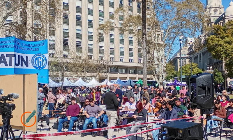 La UBA reclamó el cumplimiento de la Ley de Financiamiento Universitario en Plaza de Mayo