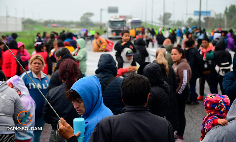 Movilidad social descendente: más de la mitad de los hogares en Argentina es clase baja y crece la preocupación por salarios y empleo