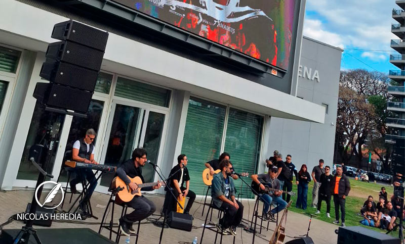 Cielo Razzo ofreció un mini show en la previa del recital que ofrecerá este fin de semana