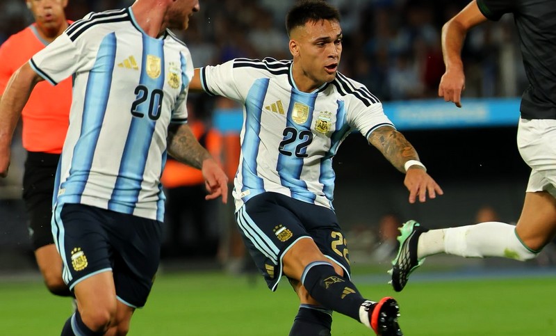 Argentina impuso su jerarquía ante Bolivia y goleó 4-0 en Córdoba