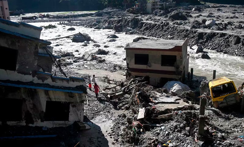Un alud sepultó un campamento en Nepal: cuatro muertos y 12 desaparecidos