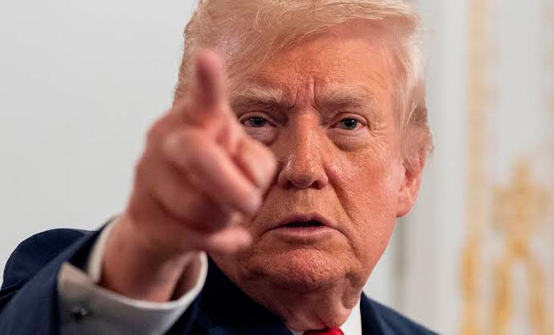 El método Milei: Trump prohibió el acceso a la Casa Blanca a tres canales estadounidense por dar «noticias falsas»