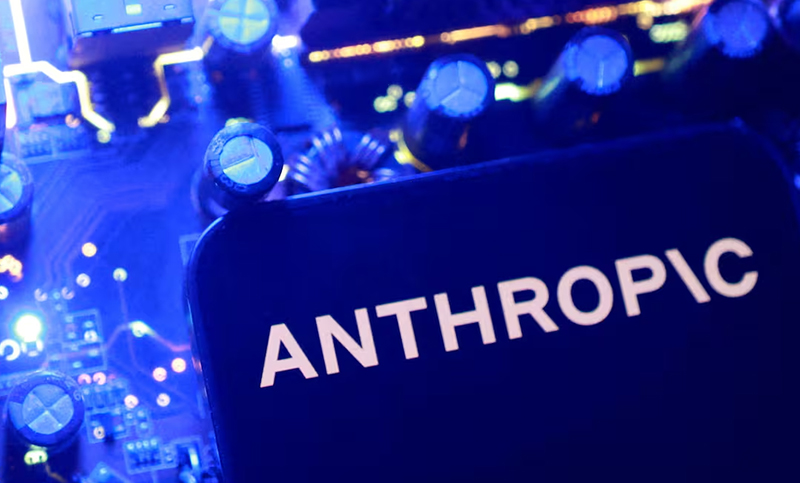 Batalla por la IA: directivo de Microsoft apuntó contra Anthropic y advirtió sobre riesgos para la humanidad