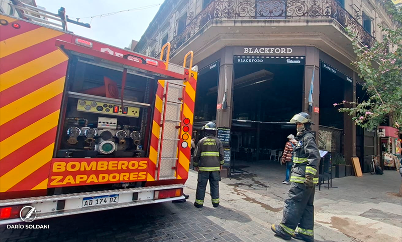 Susto en Córdoba y Maipú: hubo un principio de incendio en el bar Blckford