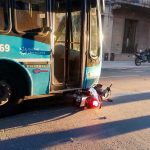 Un motociclista fue atropellado por un colectivo en el centro de Rosario