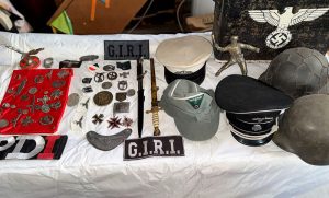 Hallaron un arsenal y múltiples objetos con simbología nazi en Empalme Graneros