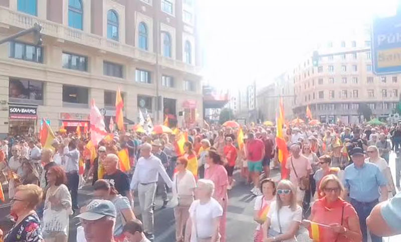 Unos 20.000 españoles enojados con Pedro Sánchez se manifestaron en Madrid
