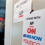 Revés judicial para Trump: ordenan “restablecer de inmediato” el acceso a la Casa Blanca a medios vetados