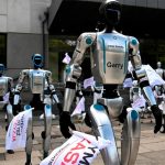 ¿La revolución de la máquinas?: decenas de robots protestan para exigir límites a la Inteligencia Artificial en Polonia