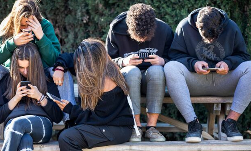 Europa busca limitar el acceso a redes a menores de 15 años