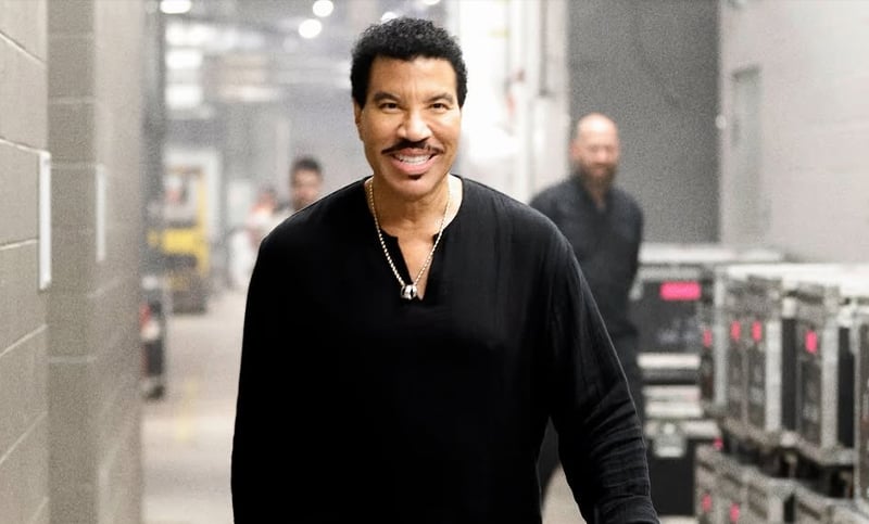 Dieron de alta a Lionel Richie tras descompensarse en un show