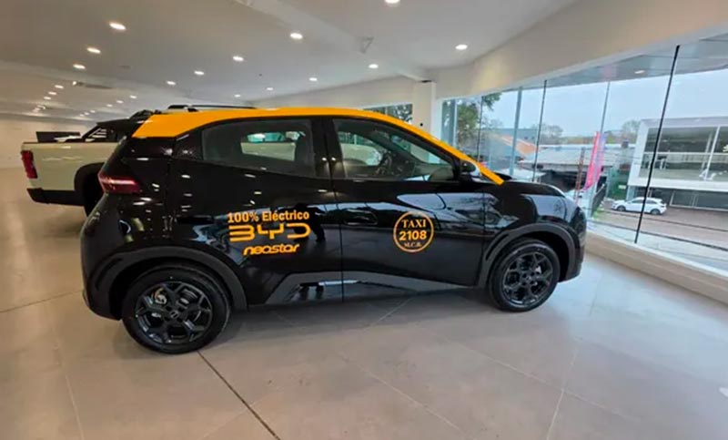 Acá y en la China: el lunes se presenta el primer taxi eléctrico de la ciudad, fabricado en el gigante asiático