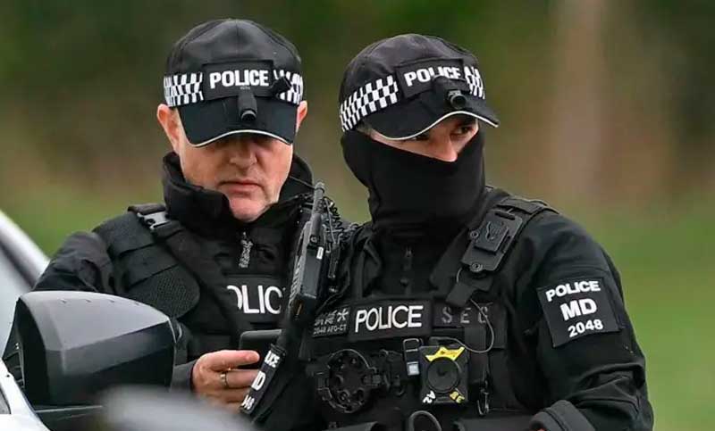 Sospecha de atentado terrorista: detienen a 5 hombres cerca de una base aérea británica que usa el ejército de Estados Unidos